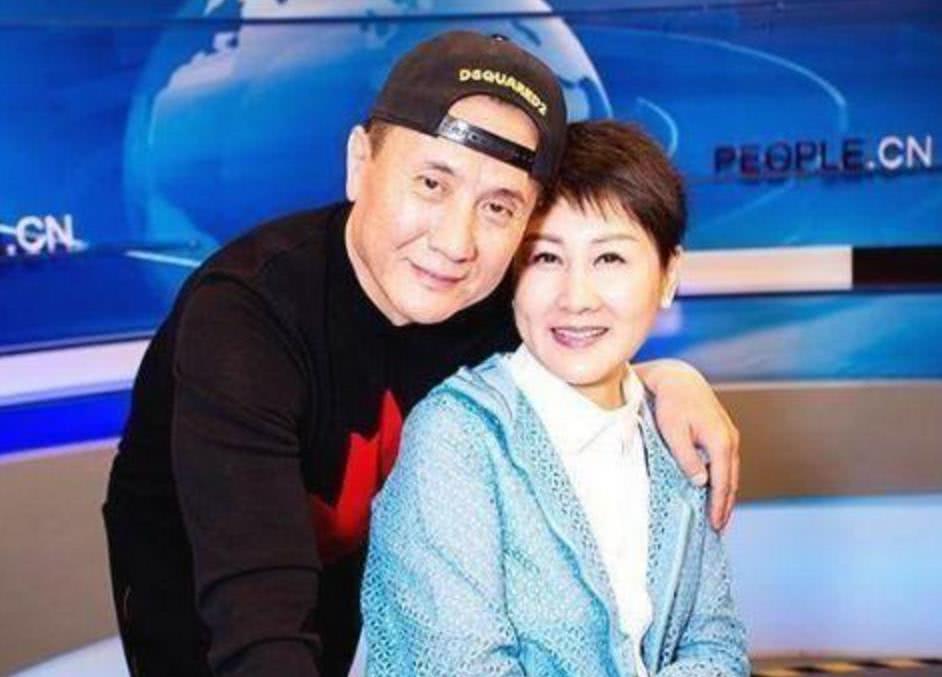张凯丽全家福，一个温馨家庭的幸福瞬间