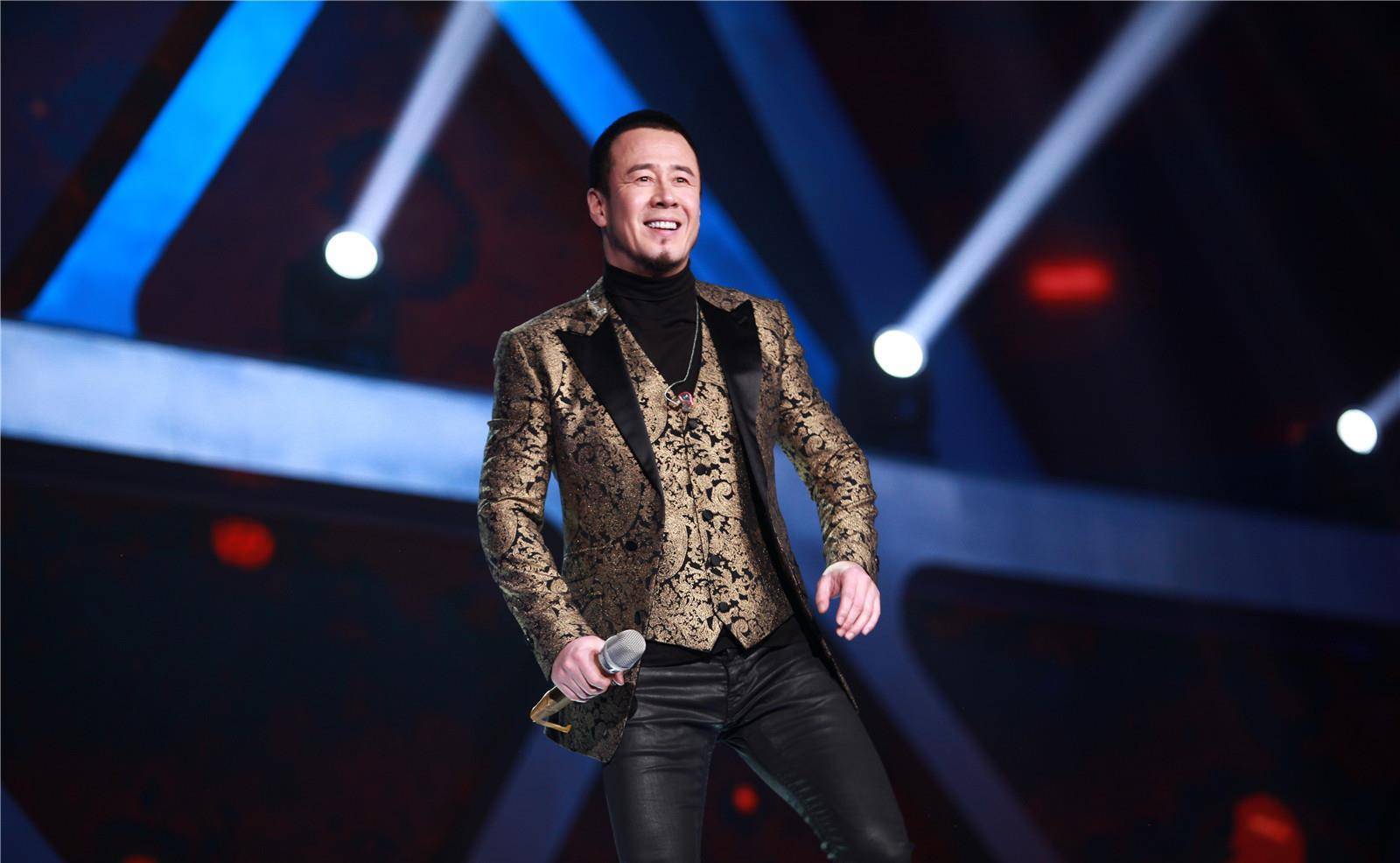 杨坤模仿谁出道，音乐之路的启示
