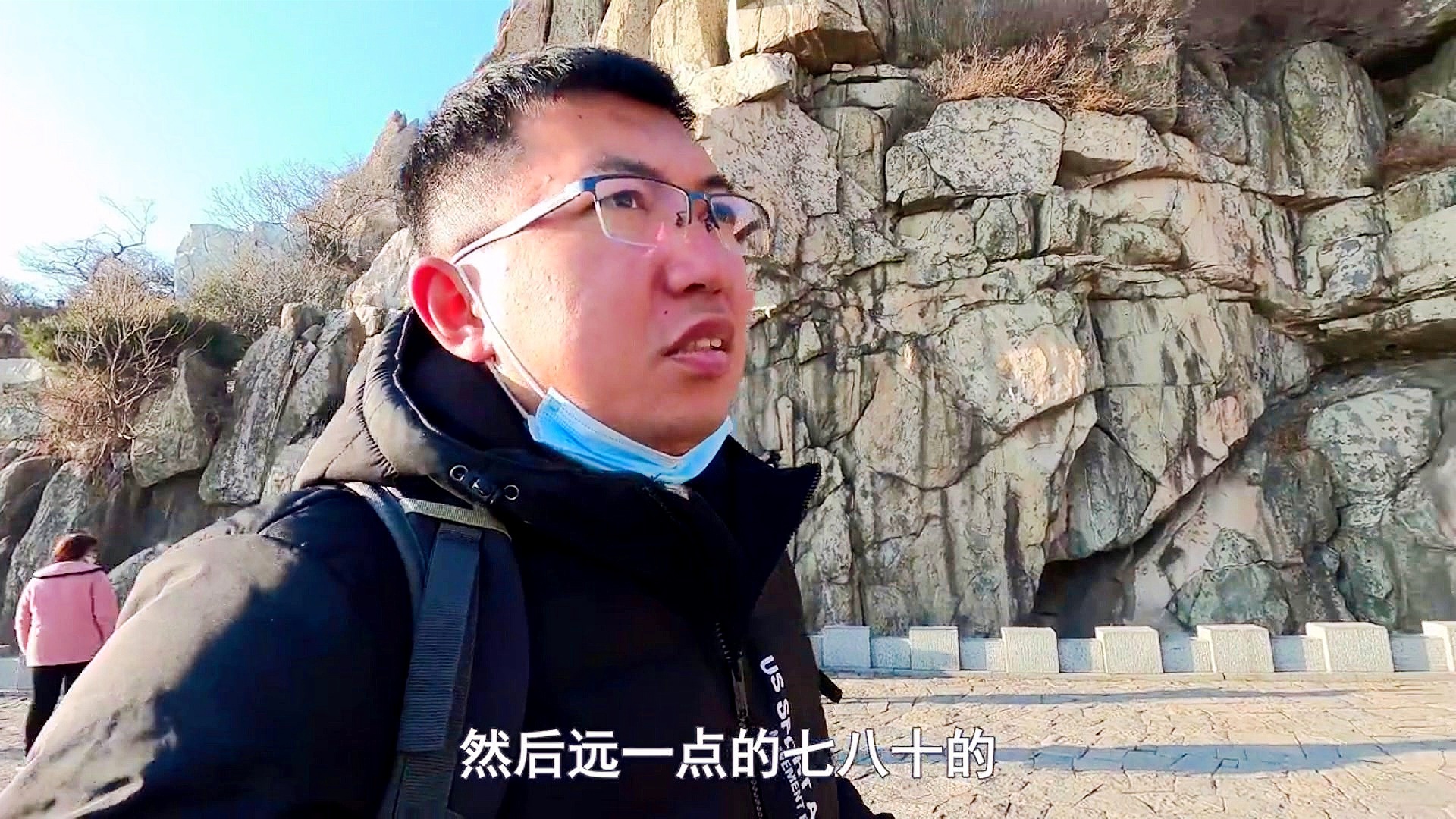 陪爬泰山小伙称挣钱透支了身体，现代社会的健康警钟