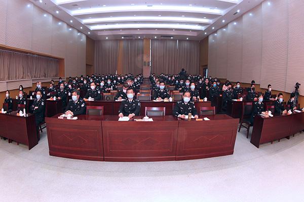 江苏警官学院拍毕业照，压迫感爆棚！