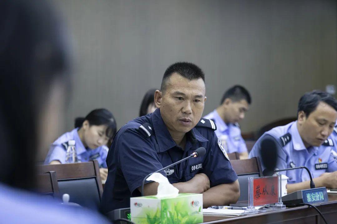 江苏警官学院拍毕业照，压迫感爆棚！