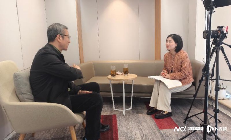 白岩松呼吁提高年轻人个税起征点，关注青年利益，共筑公平社会