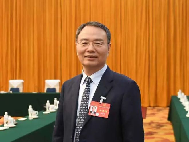 雷军给政府工作报告做统计，解读数字背后的故事