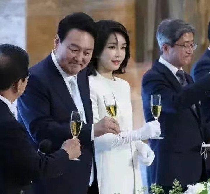 尹锡悦照片，探索其背后故事与魅力