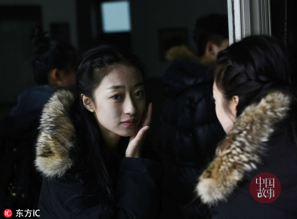 艺考女生，五点起床，红妆赴梦，面试展风采