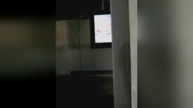 电梯里面灯不亮是什么原因，深度解析与解决建议