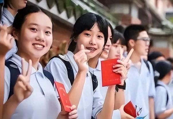 委员建议招生采用分轨不分流模式，探索多元化教育路径
