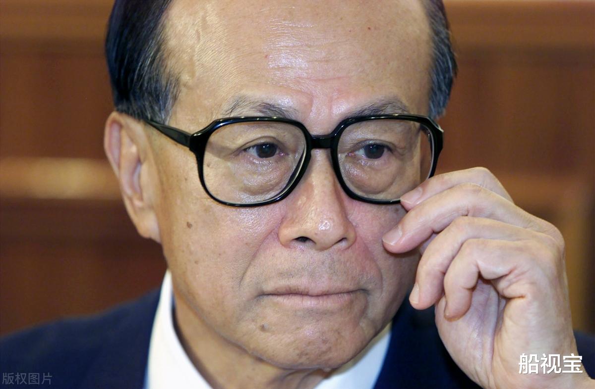 港媒三评李嘉诚出售港口，饮水思源