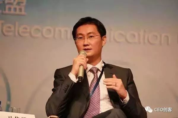马化腾与梁文锋的交流，跨界对话，共创未来