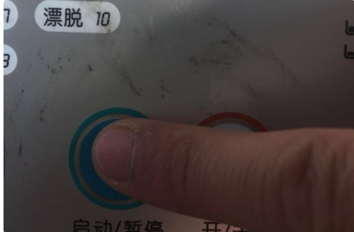 海尔简约Easy全自动洗衣机，高效洗涤，品质生活的理想选择