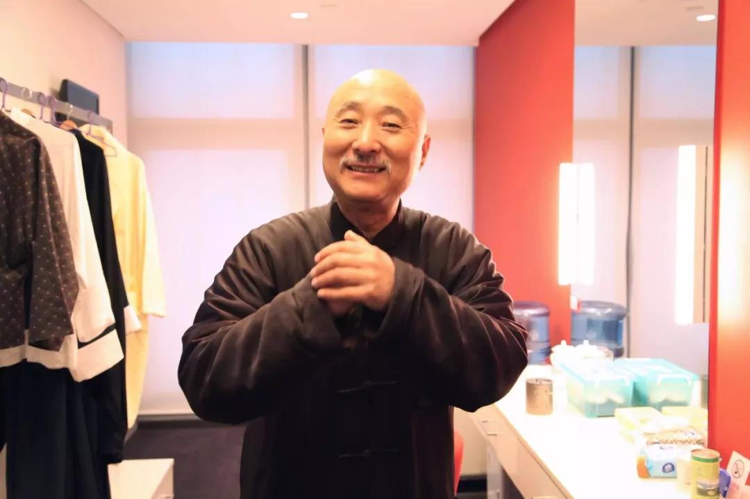 锄头下的悲剧，两人离世，警示社会
