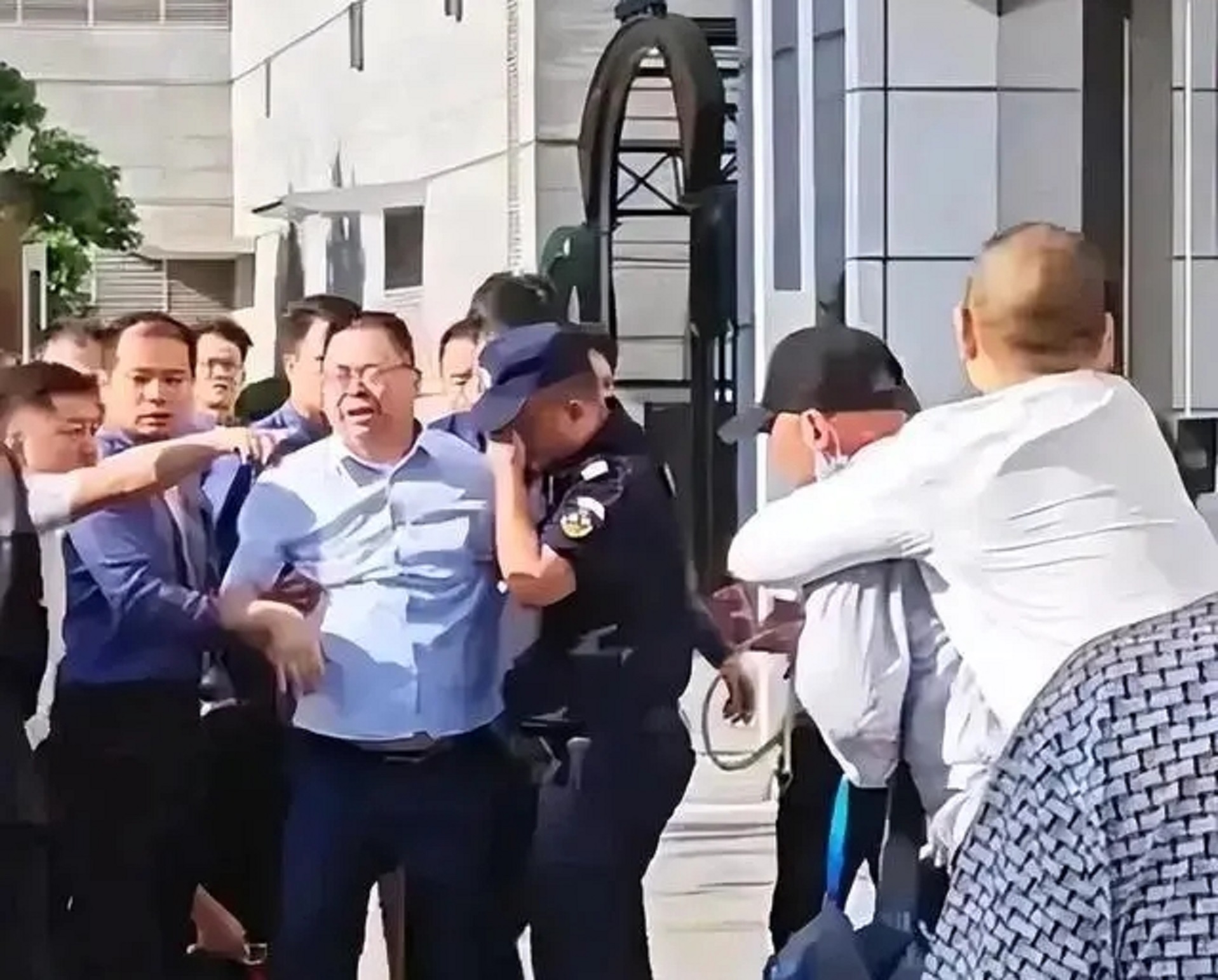 富商被砍事件，真相、反思与社会警钟