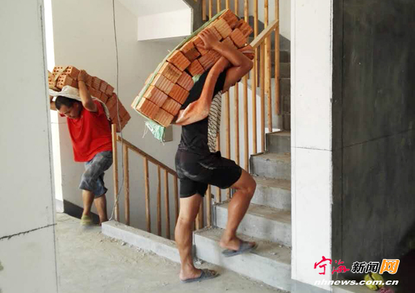扛楼工累吗，负重前行的力量与心声