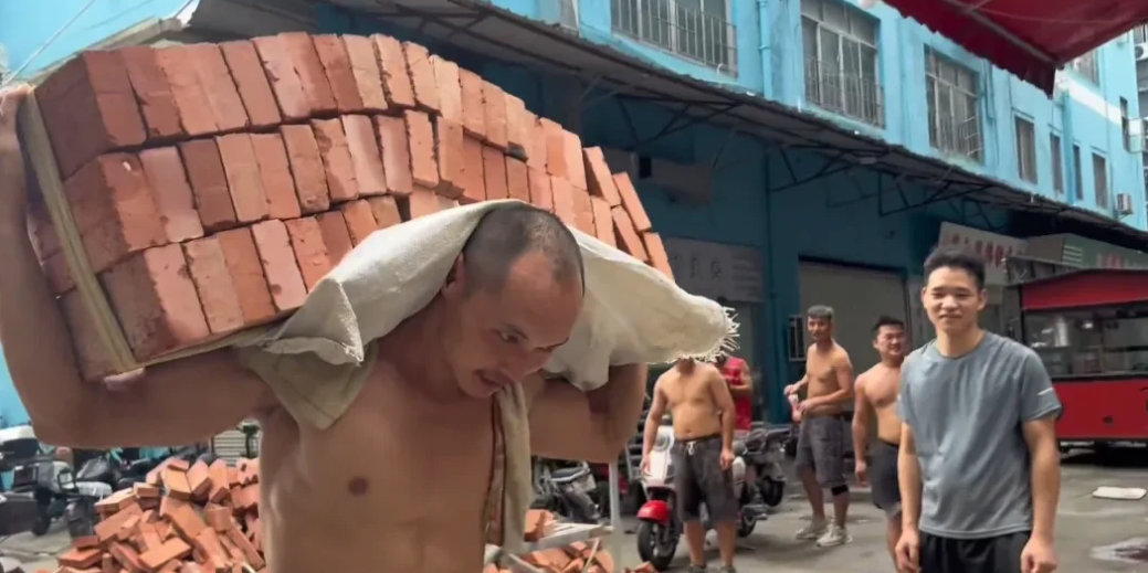 扛楼工累吗，负重前行的力量与心声