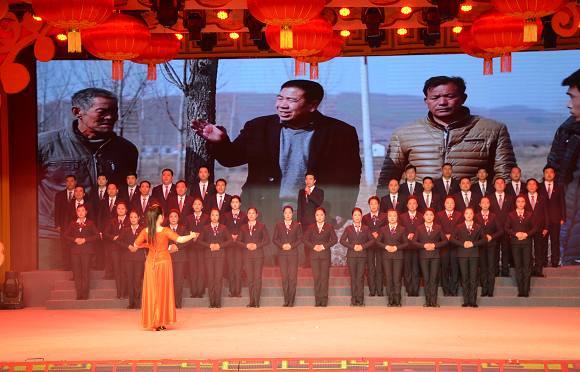村支书唱歌，一曲乡情的赞歌