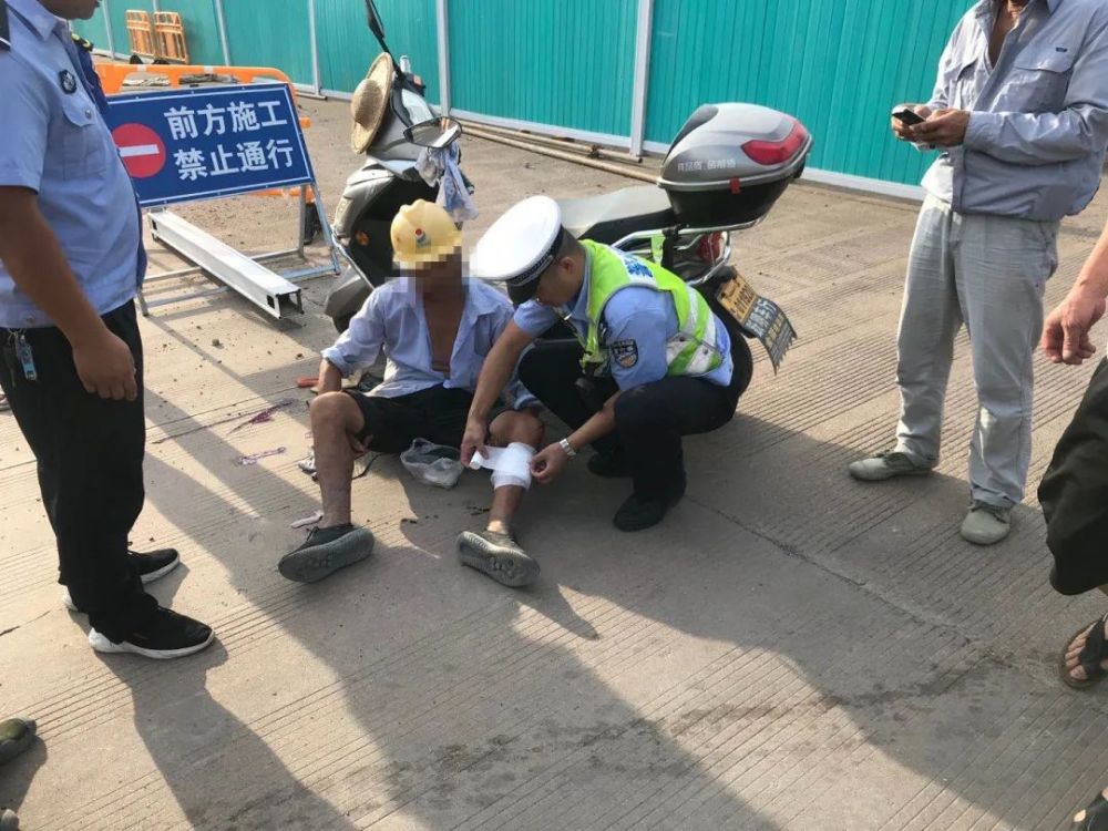 地震后，女交警紧紧抱住伤者的温情时刻