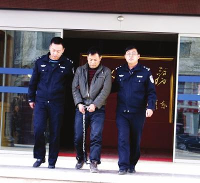 男子杀害妻子情夫潜逃30年落网，正义终将到来