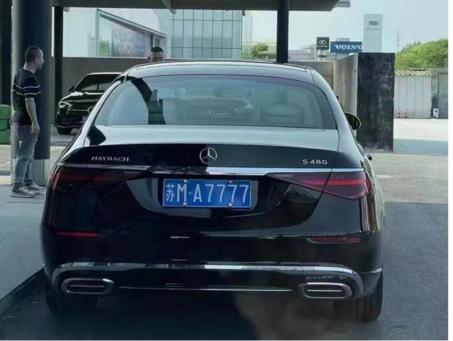男子花巨资购买迈巴赫S480跑滴滴，豪华与实用的完美结合？