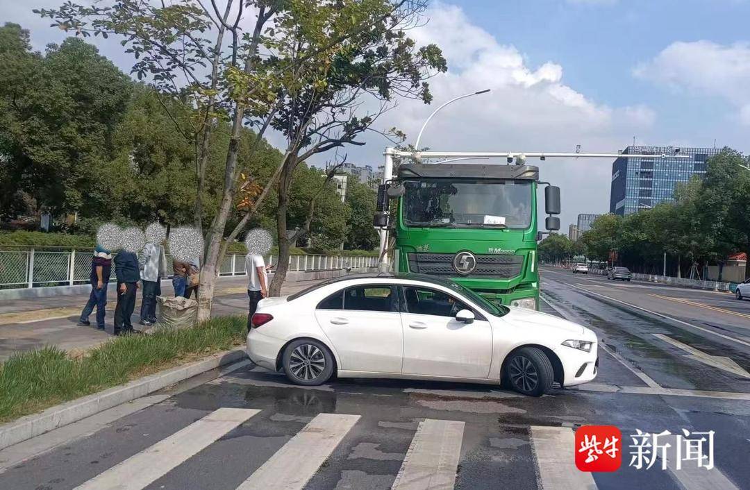 大货车变道撞小车，事故背后的警示与反思