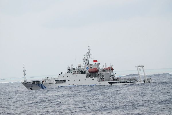 菲护卫艇非法侵入中国黄岩岛领海，事件深度解析