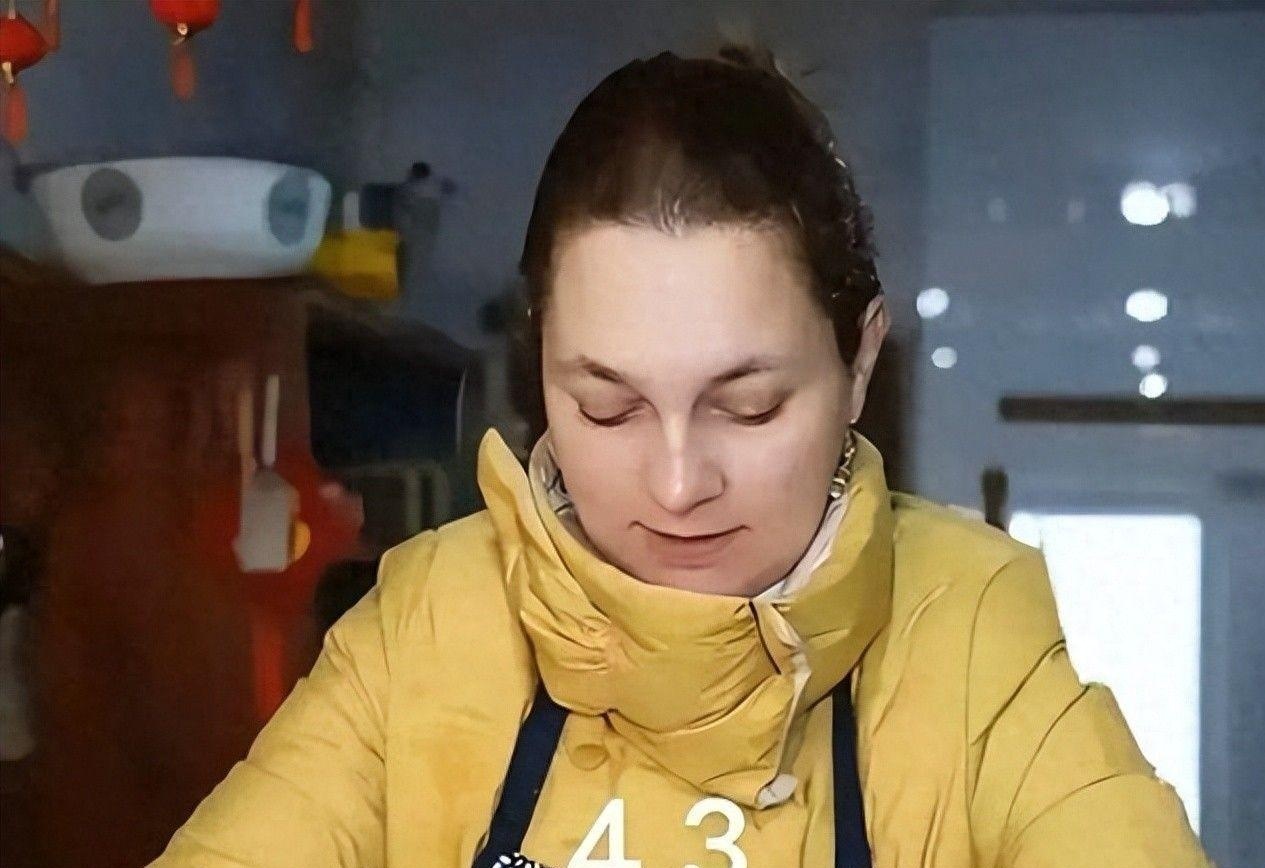 网红洋媳妇离世，老公深情缅怀，向岳父母下跪——一段跨越文化与生命的感人故事