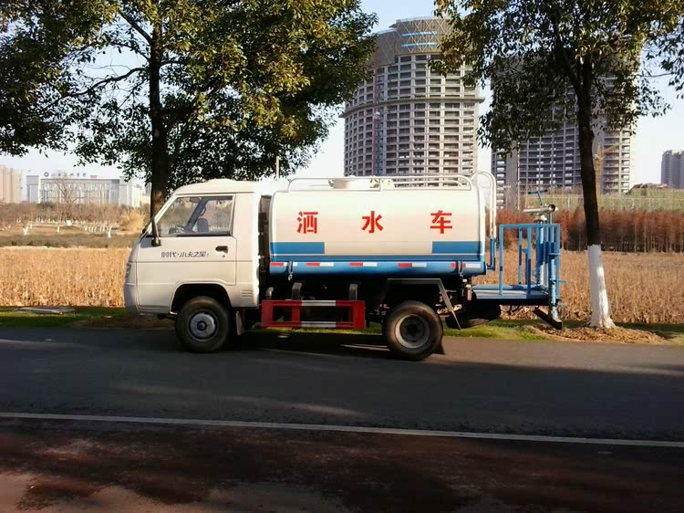 揭秘洒水车，一次能洒多远？