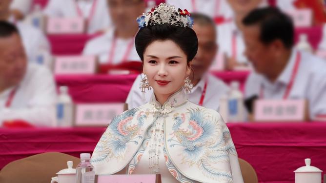刘涛红披风妈祖变装图片，魅力与神韵的完美融合