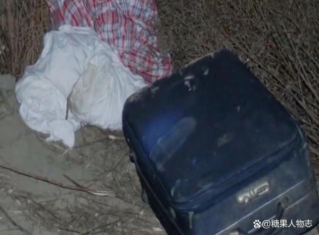 殉情男子将妻子遗物成箱送回，一段永恒的情感记忆