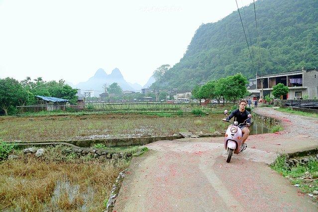 五一假期，大量外国人涌入中国，共享繁华盛宴