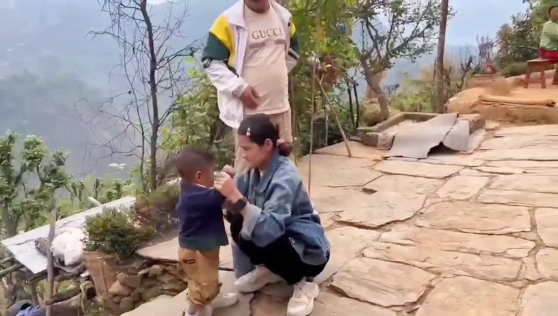 不玩自费项被扔山里，一场意外的探险之旅