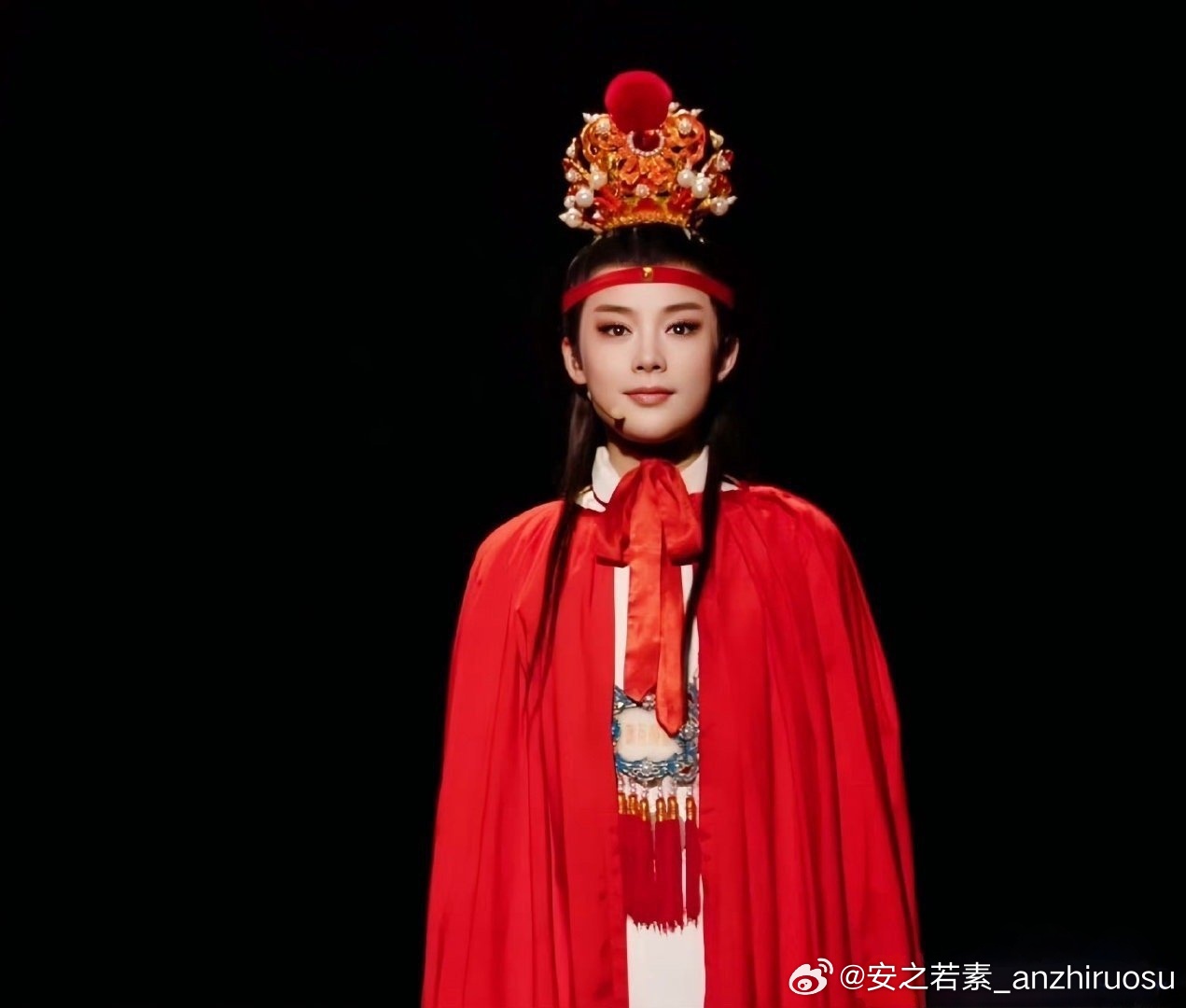 陈丽君为贾宝玉争议言论落泪道歉，一场关于爱与理解的纷争