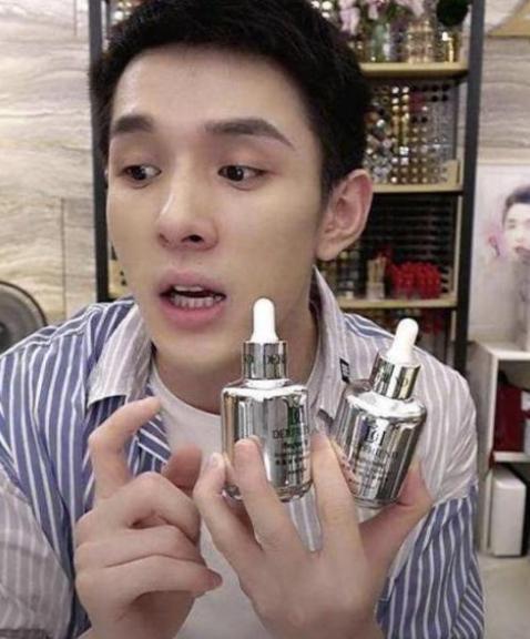 揭秘李佳琦背后的力量，关于李佳琦妈妈姓什么？