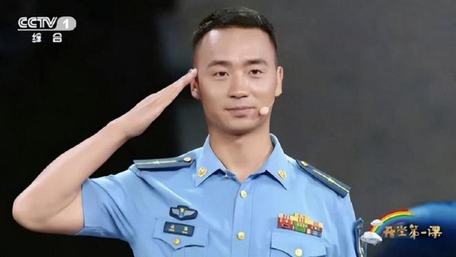 汶川地震追空投的男孩已成空降兵，梦想与勇气的交织