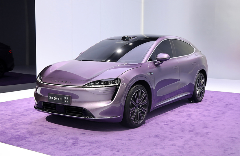 小米YU7、Model Y与智界R7后排对比，舒适度与实用性的全方位解析