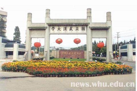 武大回应校门被淹一米深，每年都这样