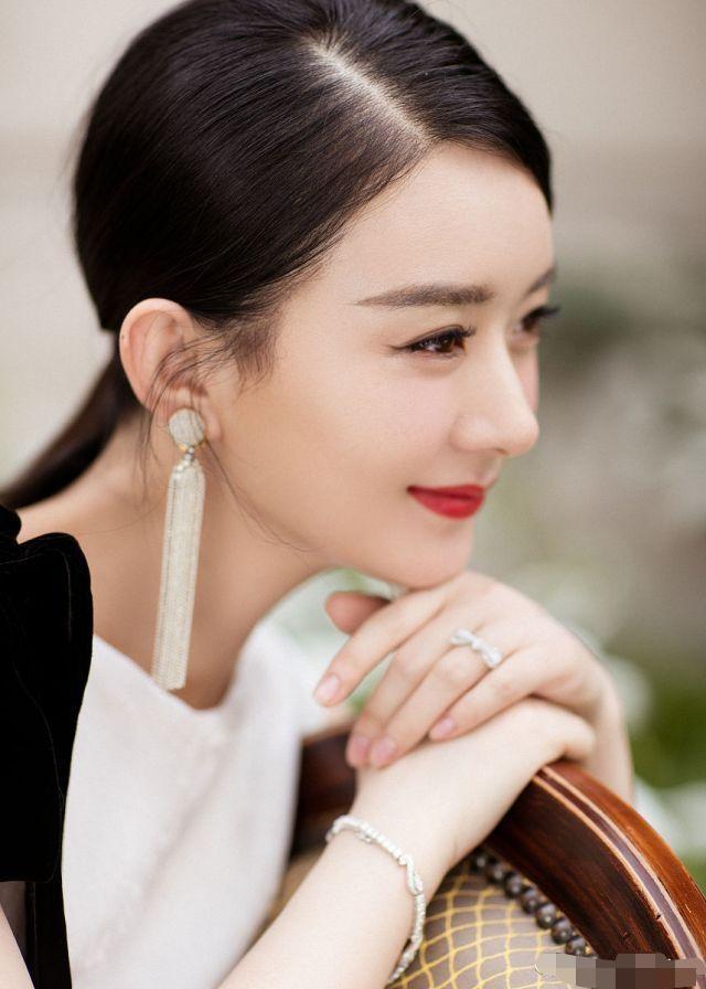 赵丽颖首谈，星光璀璨背后的坚持与成长