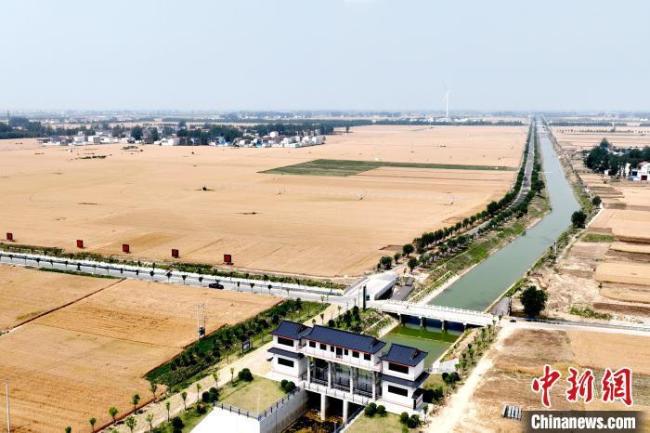 中国歼-10CE在航展上成为流量担当