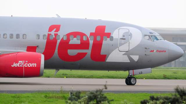 乘客空中欲开舱门，航班被迫改道事件深度解析