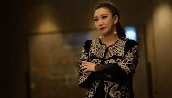 从总监到前台，职场变迁背后的巨额赔偿揭秘