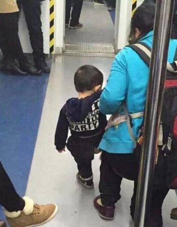 带不同小孩地铁乞讨现象，背后的故事与挑战