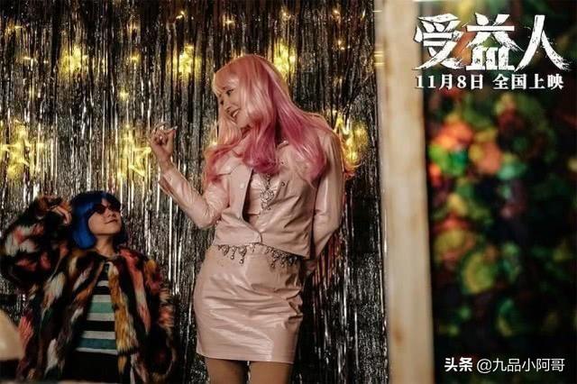柳岩被扔下水的照片——背后的故事与争议