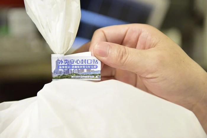 外卖员不再强制办健康证？网友热议引发争议