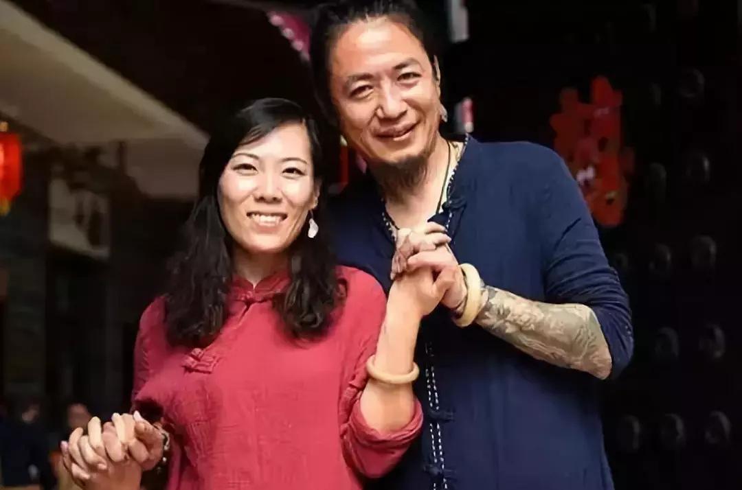 寻找脱口秀舞台上的璀璨明珠，那女的是谁？