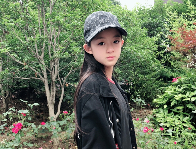 揭秘黄杨钿甜家庭背景，探寻星光背后的温暖故事