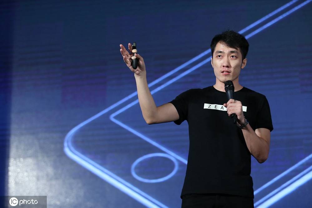 王自如宣布将在AI领域重新创业，开启新征程