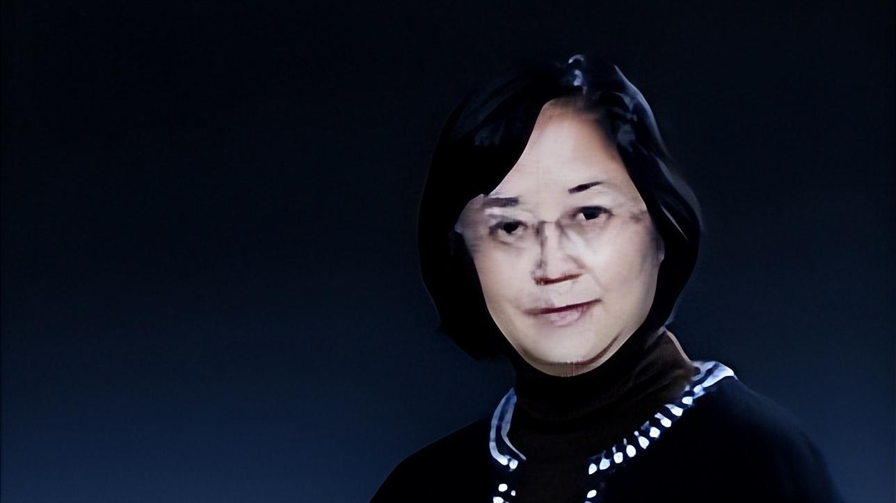 退休女教授的风采，智慧、热情与人生的下一篇章