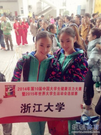 被浙大录取的女艺体生考场送祝福，追梦之路的鼓舞与力量传递