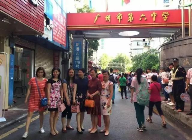 送考路上的旗袍风采