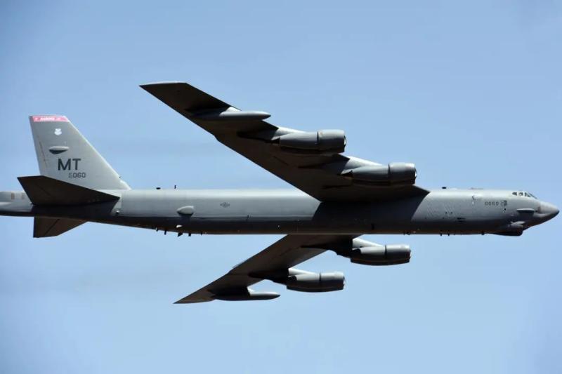 伊朗空军出动战机在德黑兰上空巡逻，深度解读与分析