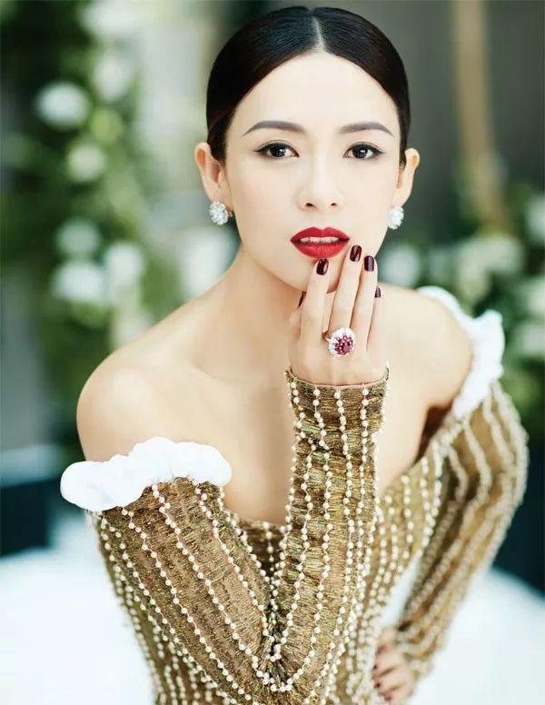 章子怡剪短发了吗？探究明星发型变化的背后
